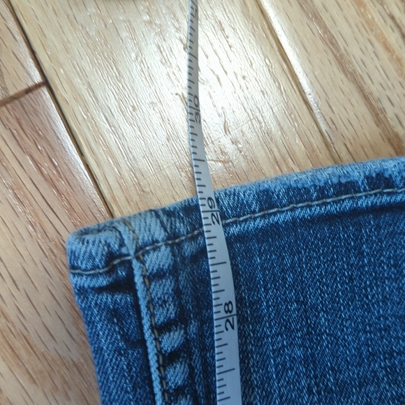 Silver Jeans Co "Twisted" Distressed Jeans - Picture 10 of 11